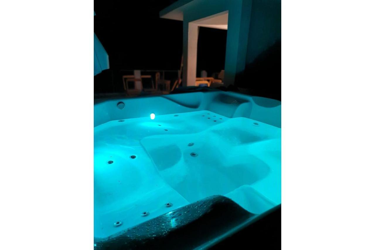 Vila Pitangueira - Apto Laranja - No Centro De Serra Grande Com Piscina, Jacuzzi, Internet Veloz Eksteriør bilde